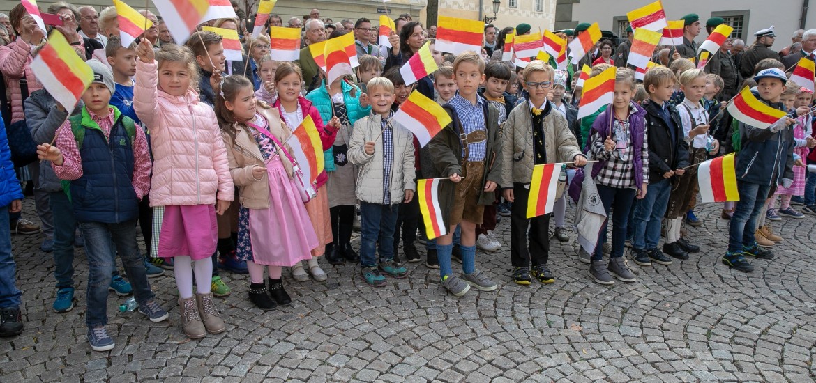 Absage der Feiern zum 10. Oktober viel zu voreilig